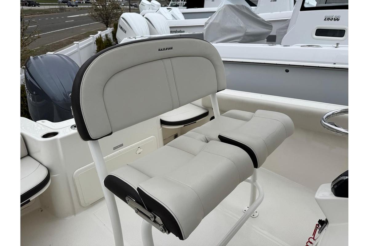 Used 2024 Sailfish 220 CC