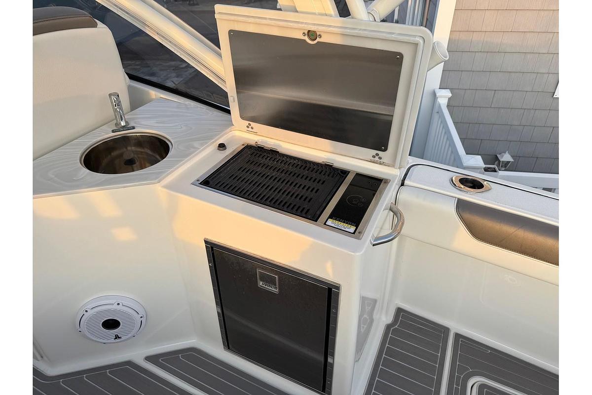 Used 2023 World Cat 280 DC-X