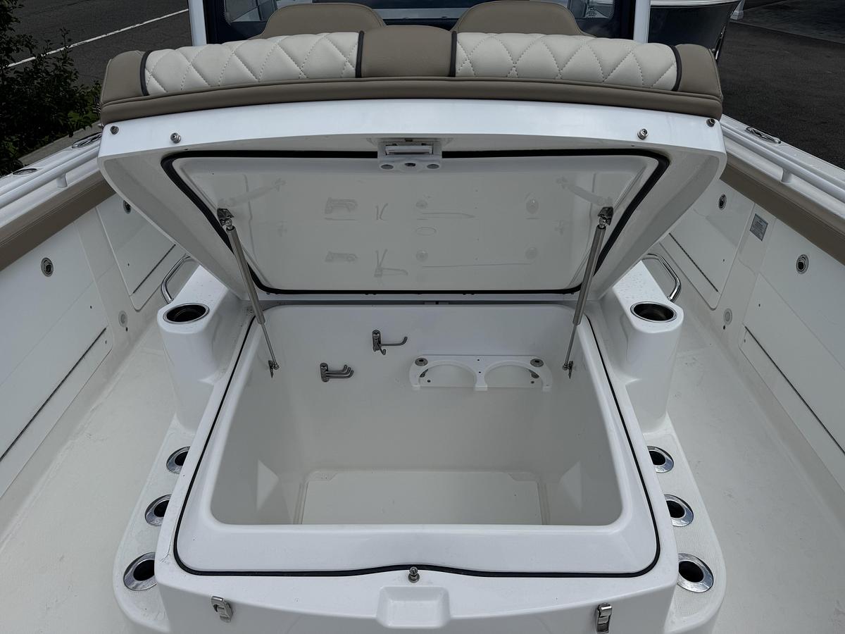 Used 2024 Everglades 315cc