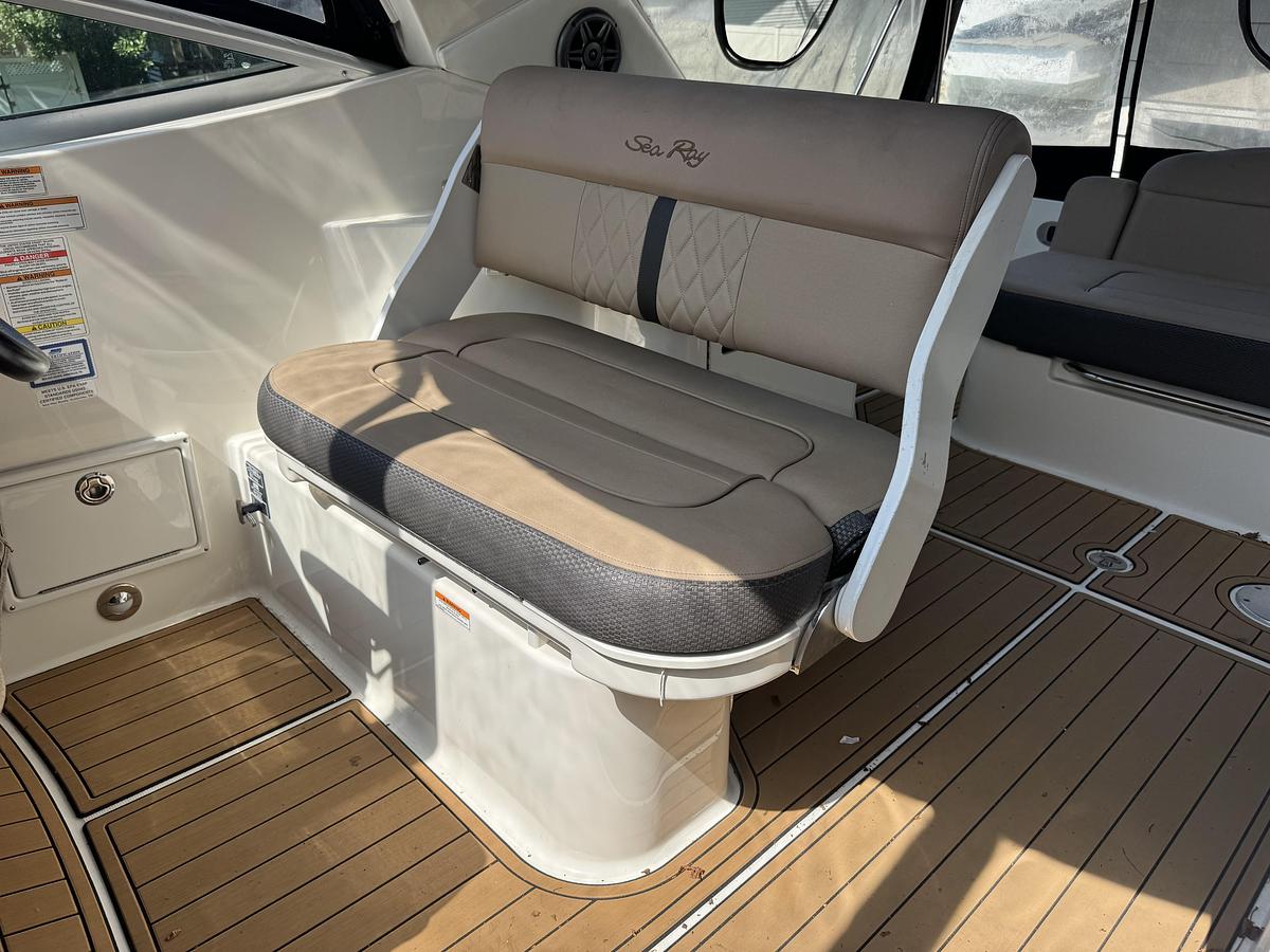 Used 2016 Sea Ray Sundancer 310