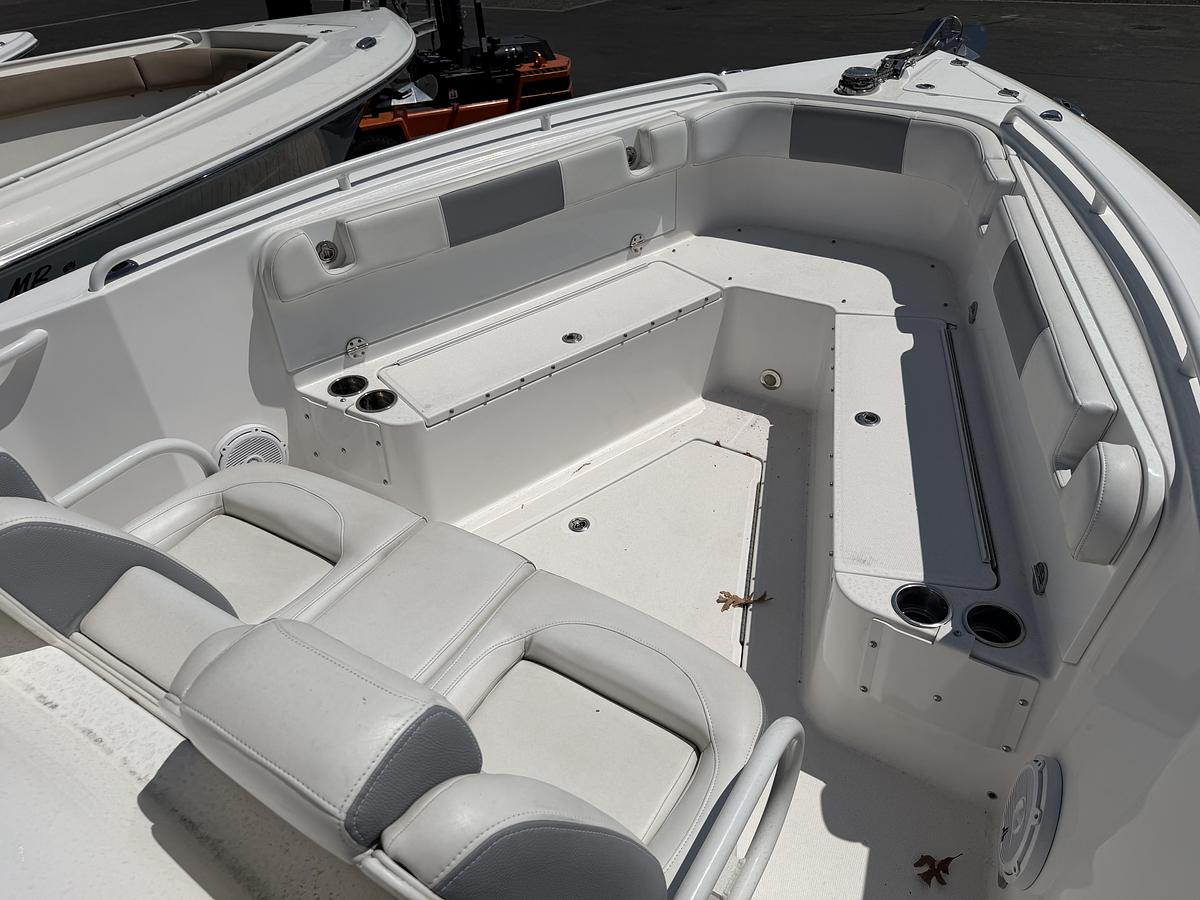 Used 2019 Everglades 295CC
