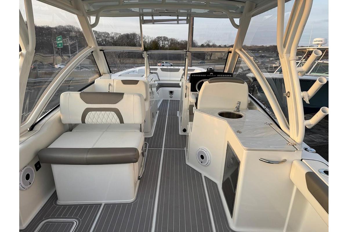 Used 2023 World Cat 280 DC-X