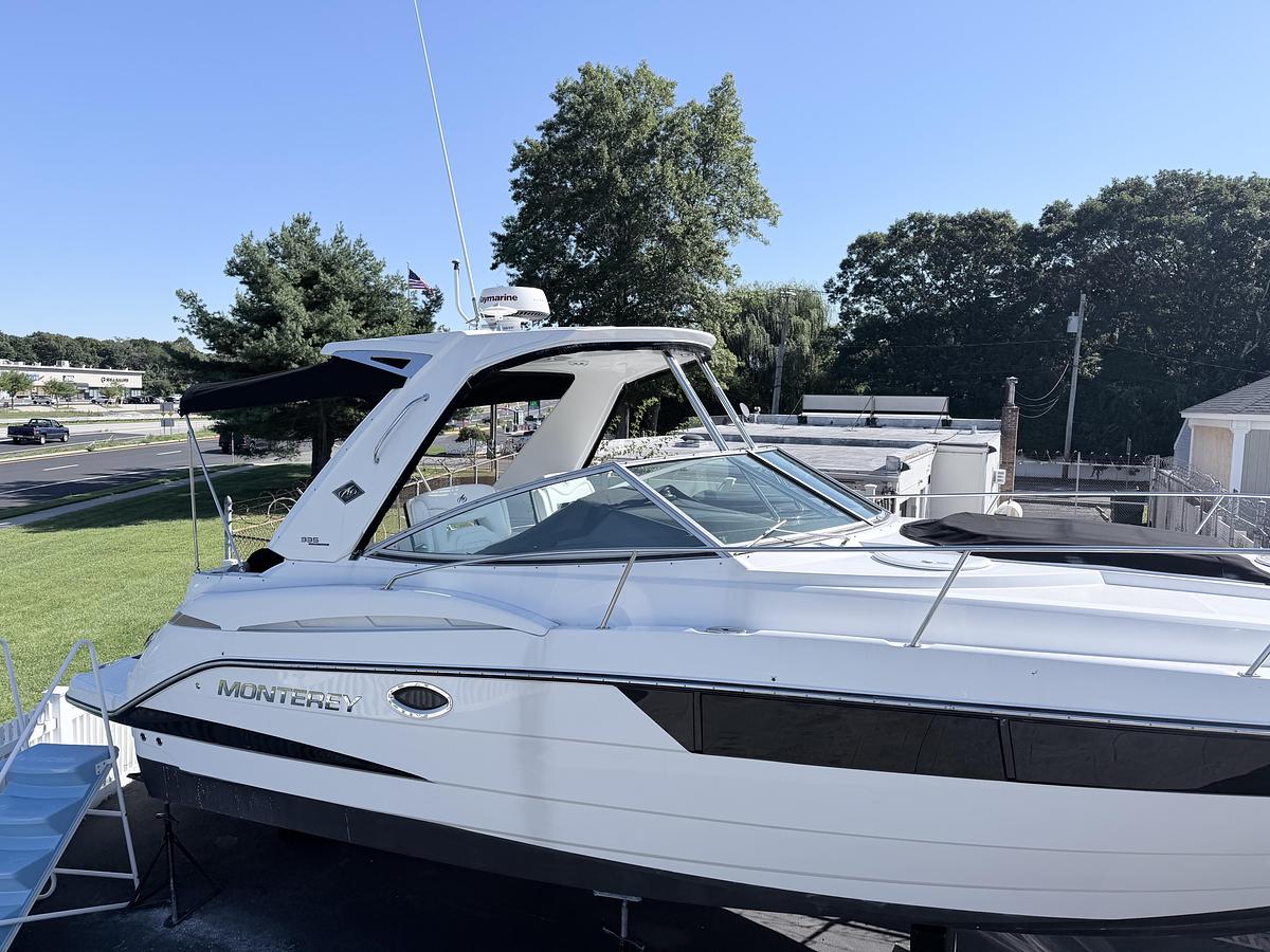 Used 2018 Monterey 335 Sport Yacht