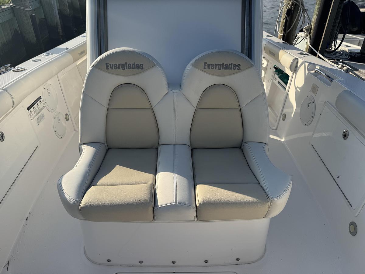 Used 2016 Everglades 255cc