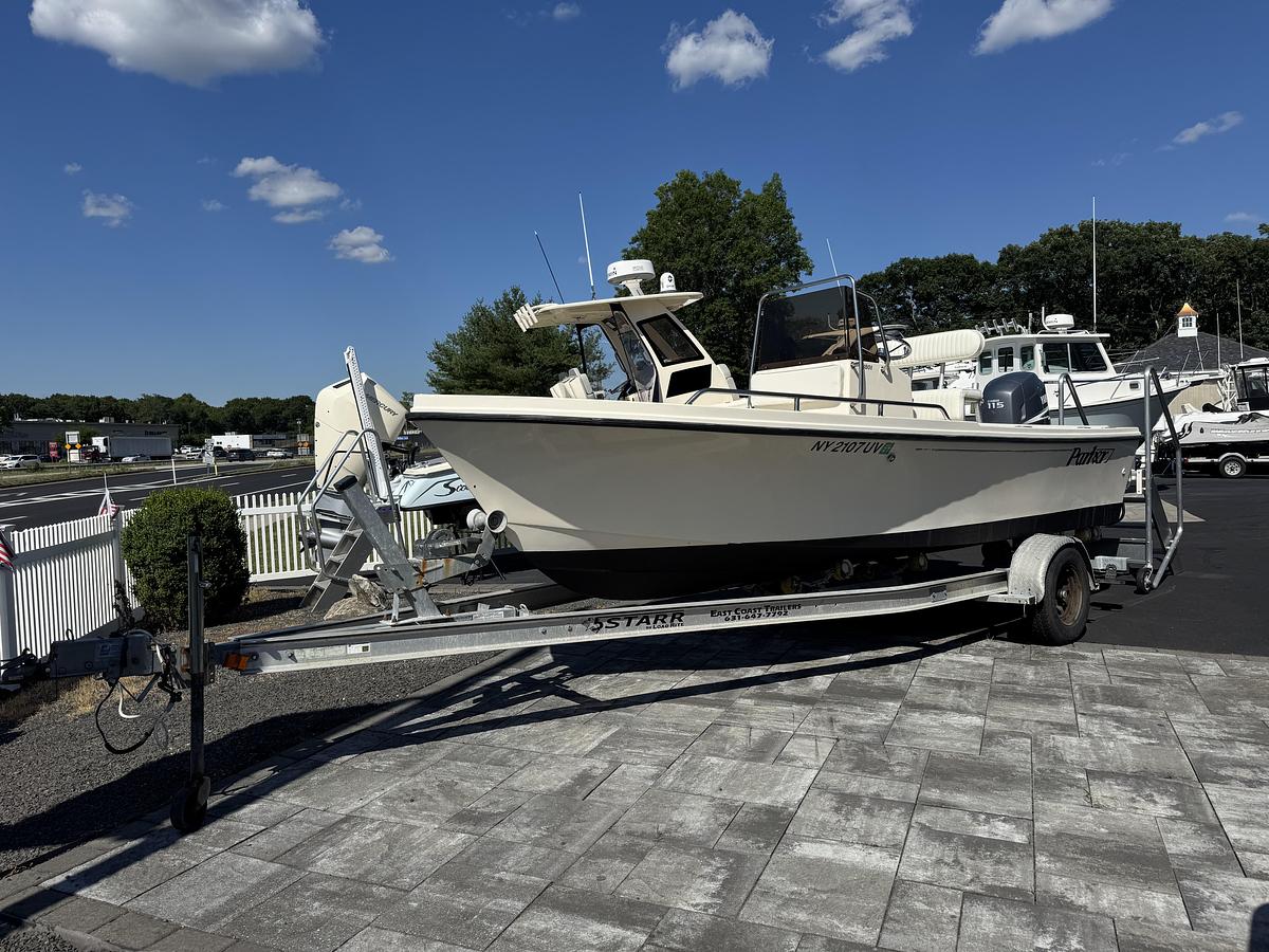 Used 2002 Parker 1801 Center Console