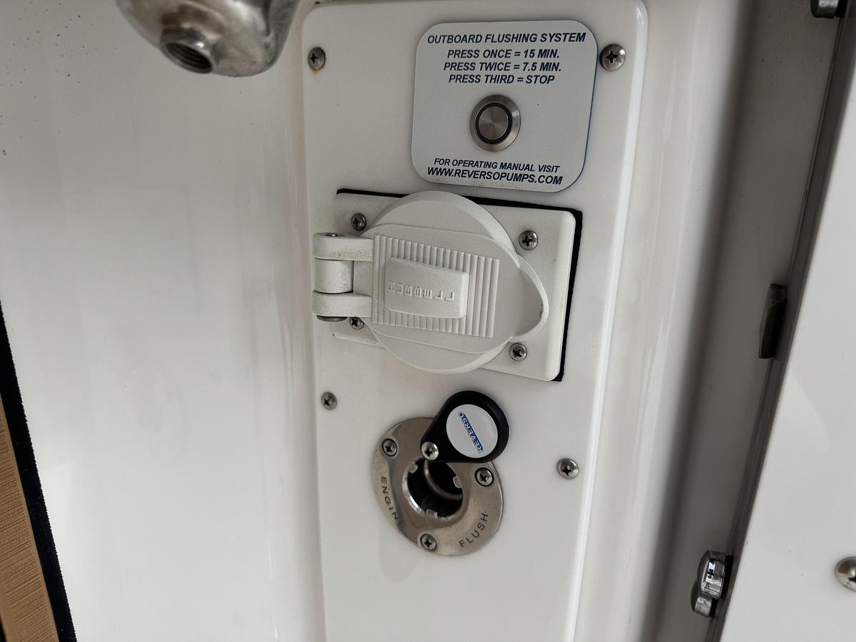 Used 2024 Everglades 315cc