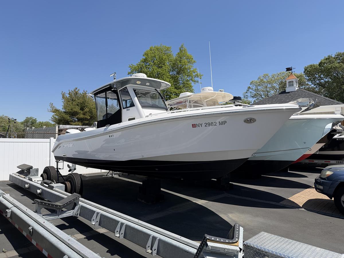 Used 2019 Everglades 295CC
