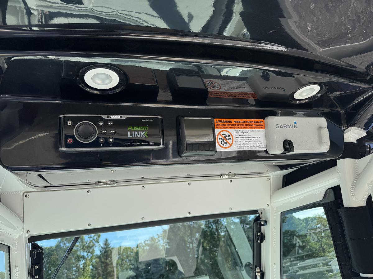 Used 2019 Everglades 273 Center Console