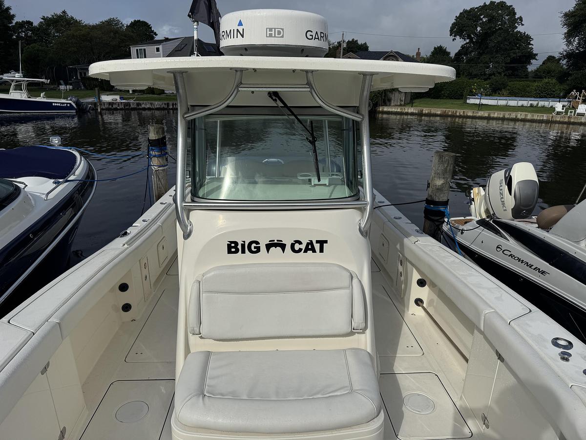 Used 2012 World Cat 320 CC