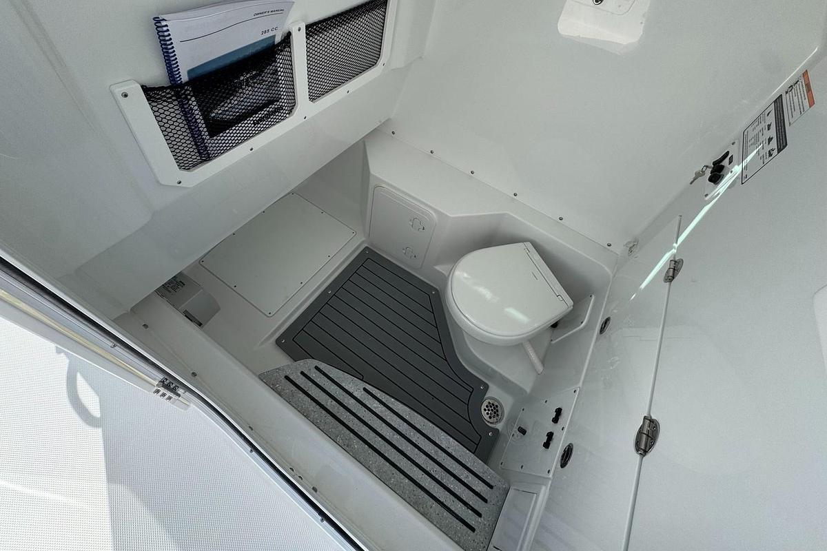 2025 Everglades 285 Center Console