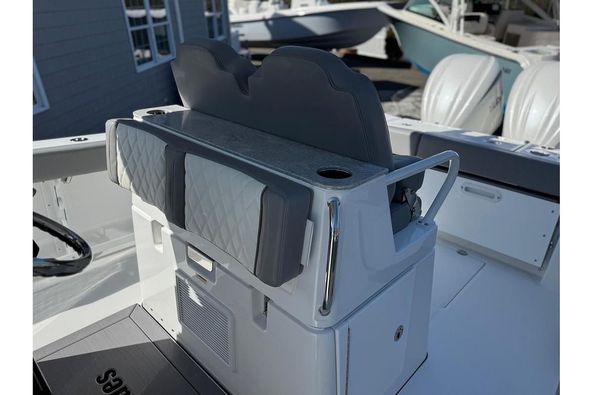 2025 Everglades 285 Center Console