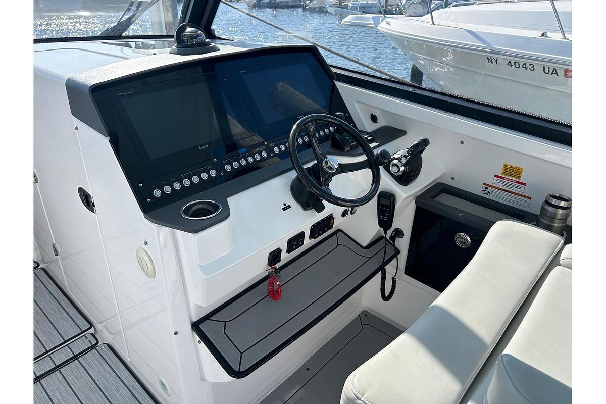 Used 2019 Everglades 340DC