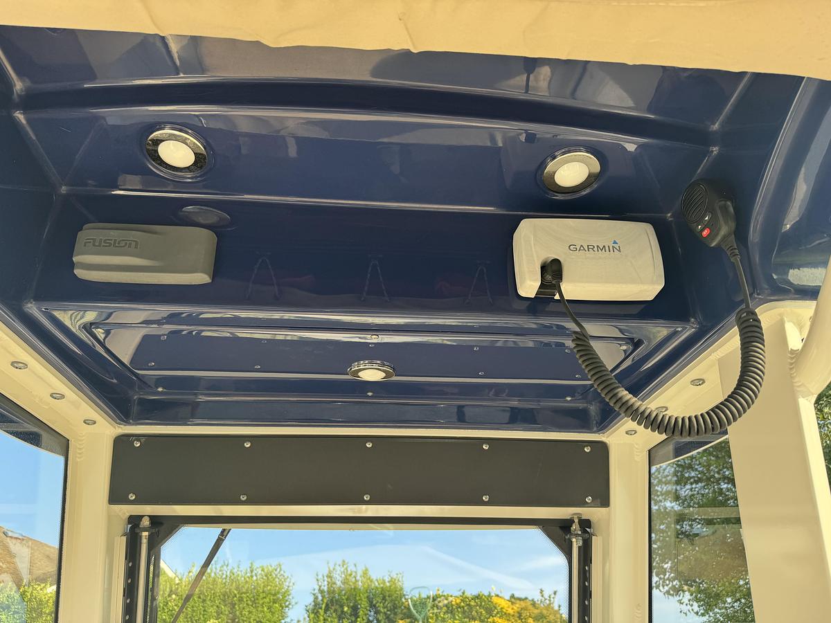 Used 2016 Everglades 255cc