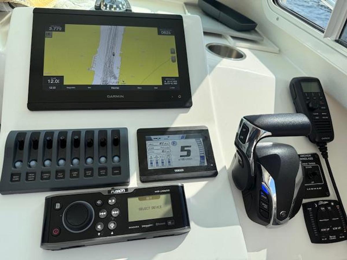 Used 2021 Steiger Craft  255 Chesapeake Pilot House