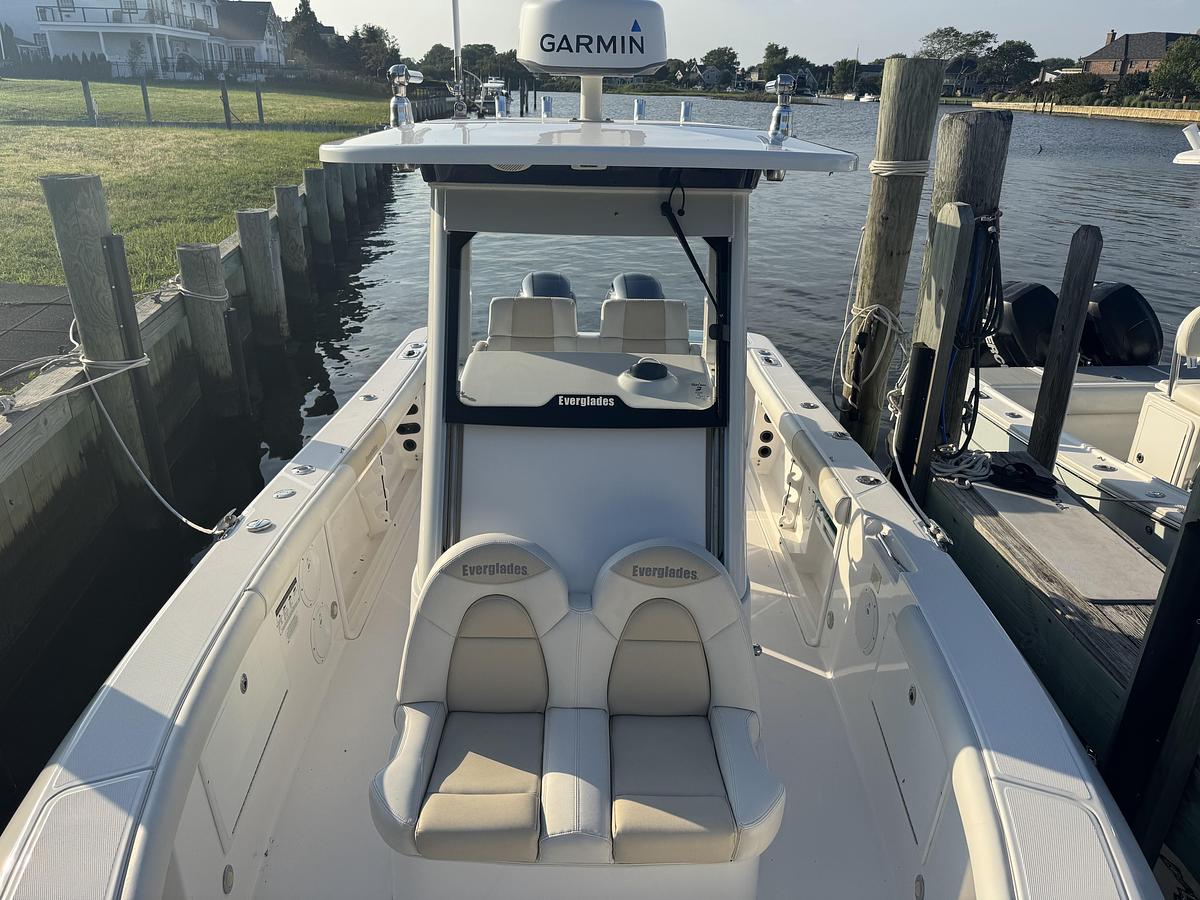 Used 2016 Everglades 255cc