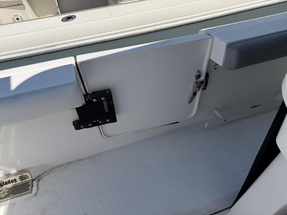 Used 2019 Everglades 295CC
