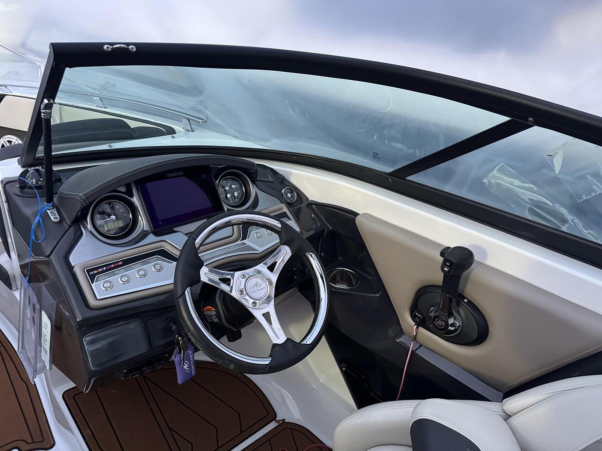 Used 2022 Monterey 235SS