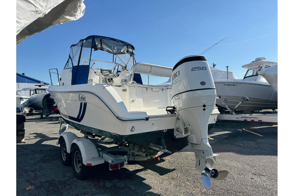 Used 1998 Cobia 220 Walkaround