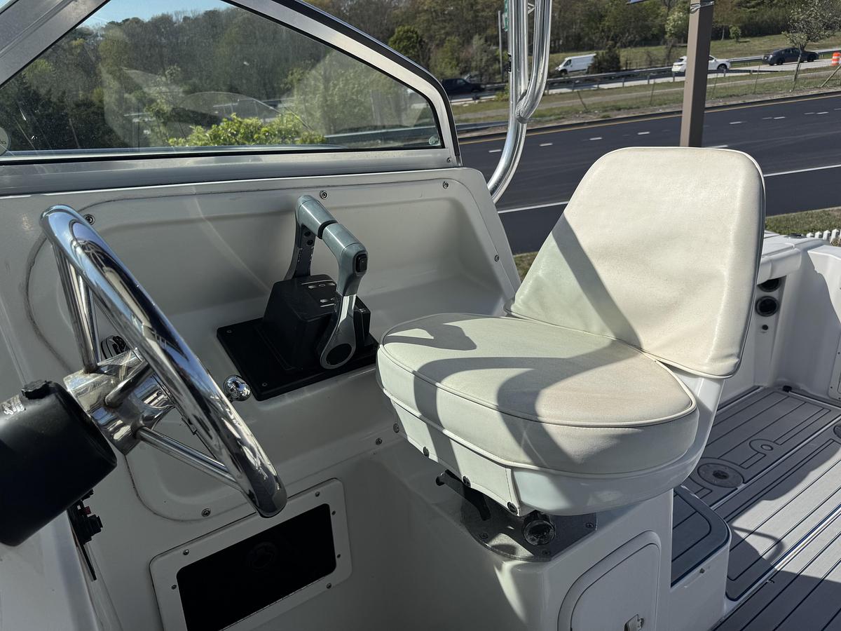 Used 2004 Seaswirl Striper 2601