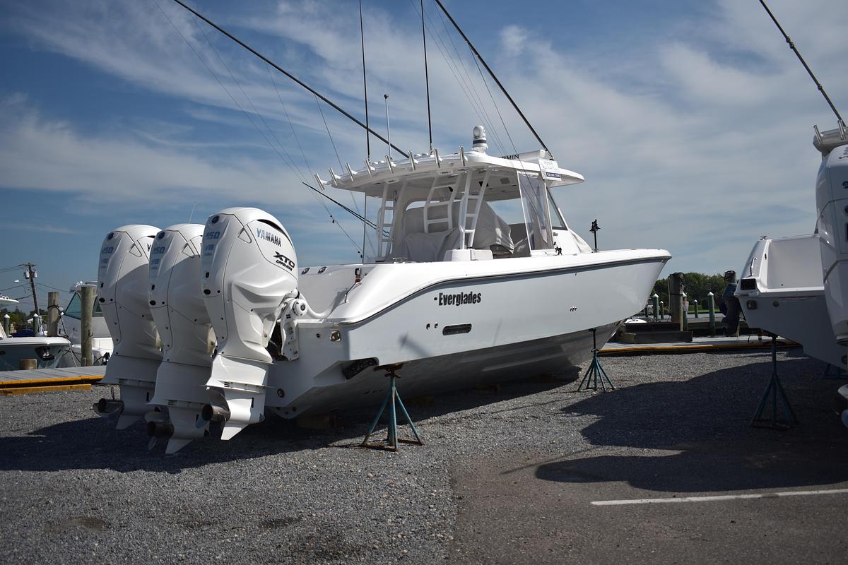 Used 2024 Everglades 395CC