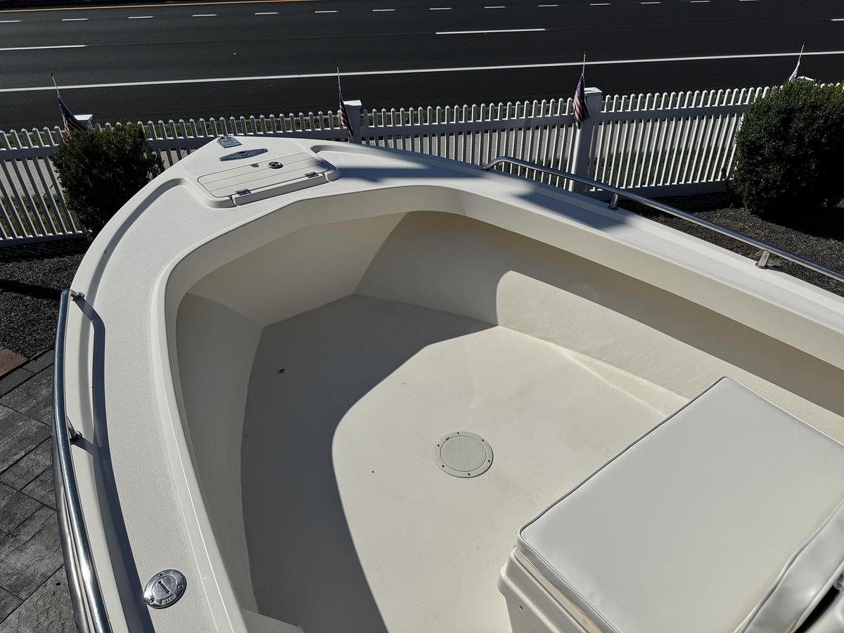 Used 2002 Parker 1801 Center Console