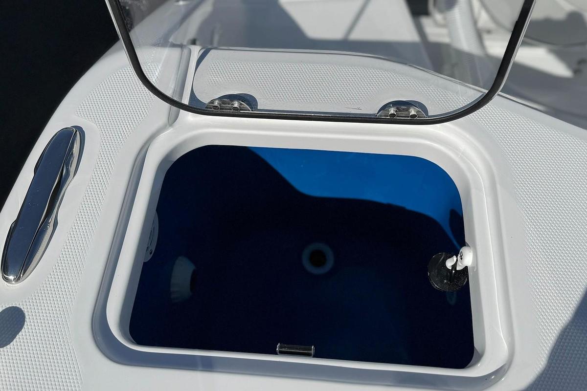 2025 Everglades 285 Center Console