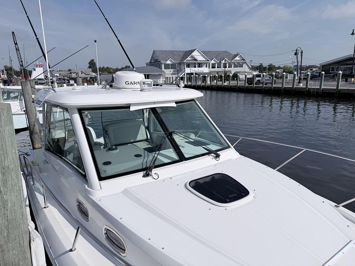 Used 2017 Boston Whaler 315 Conquest