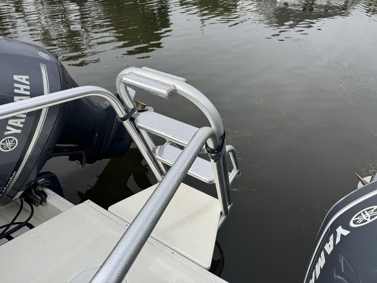 Used 2012 World Cat 320 CC