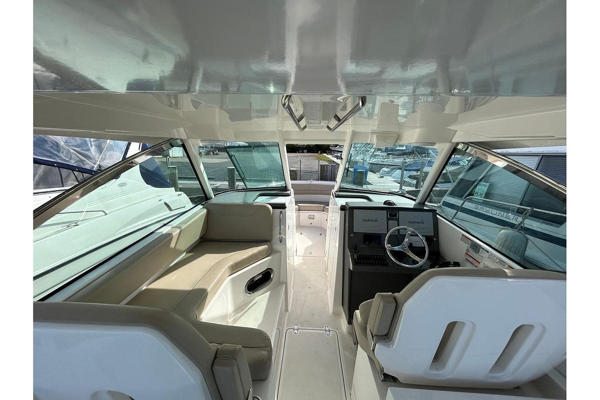 Used 2015 Pursuit DC 325 Dual Console