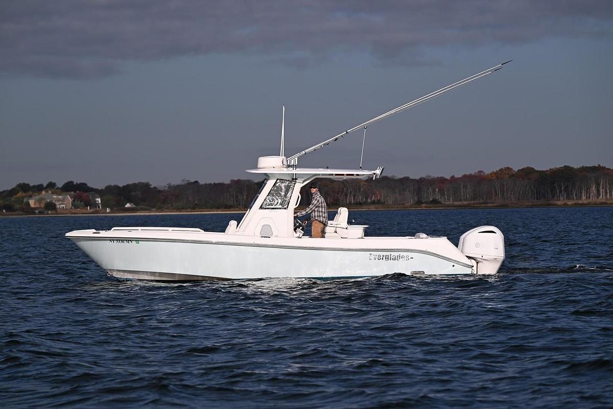 Used 2019 Everglades 295 Center Console