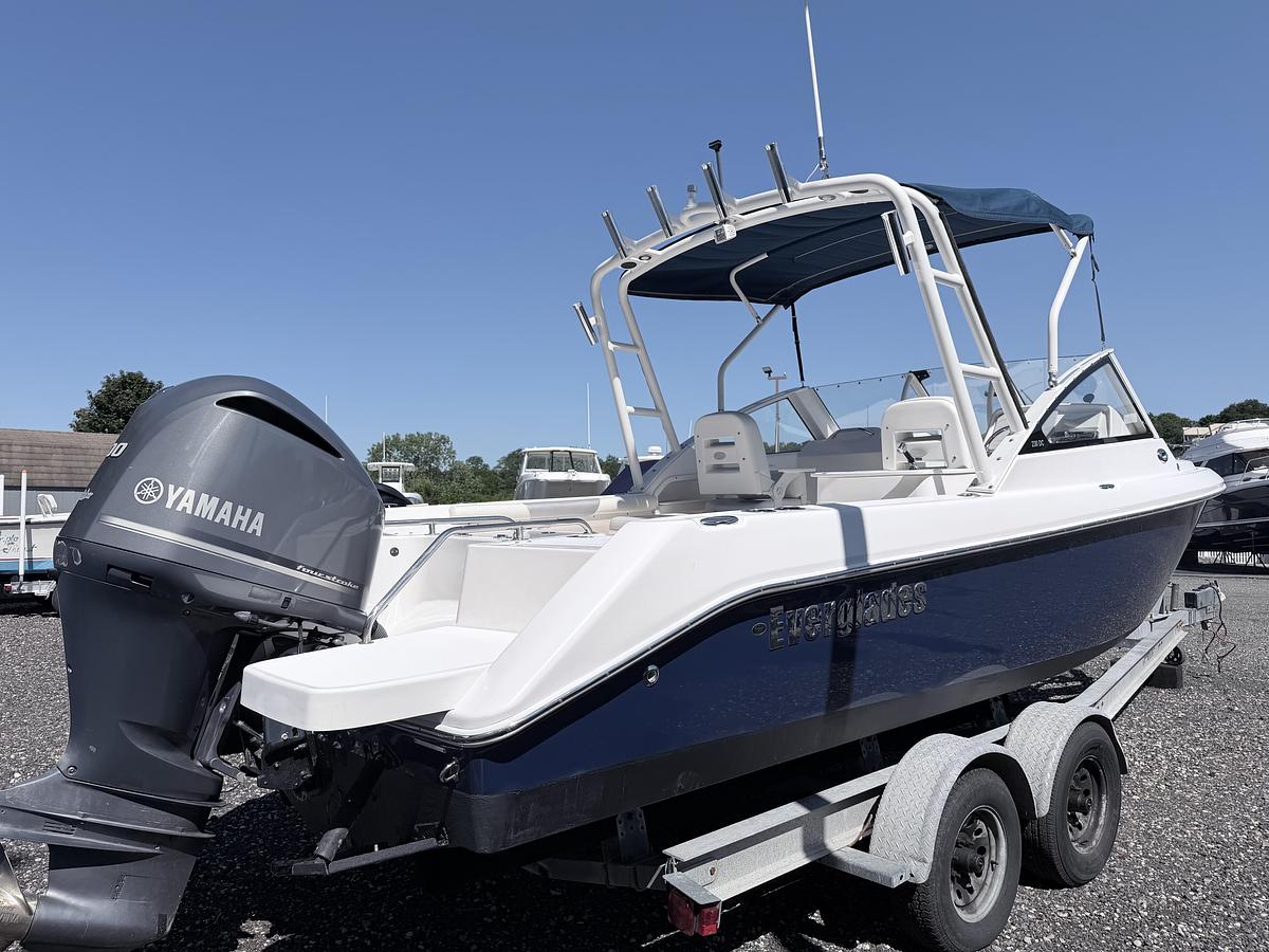 Used 2014 Everglades 230DC