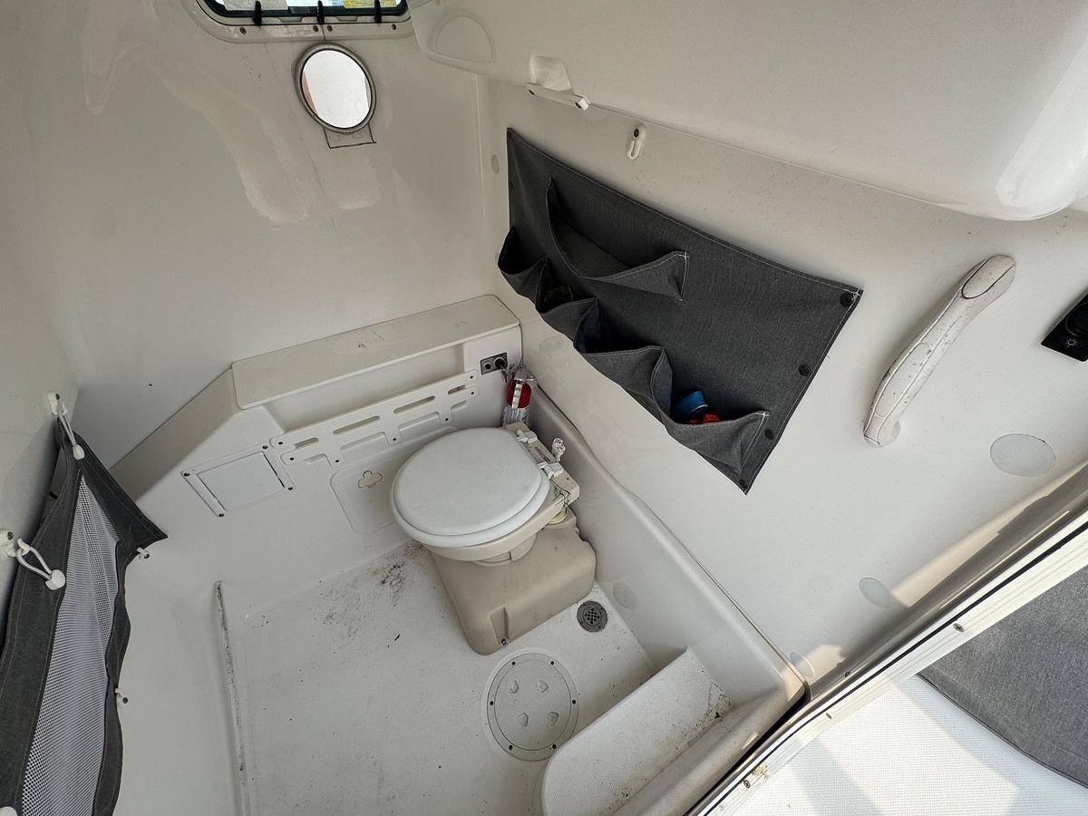 Used 2007 Everglades 260CC