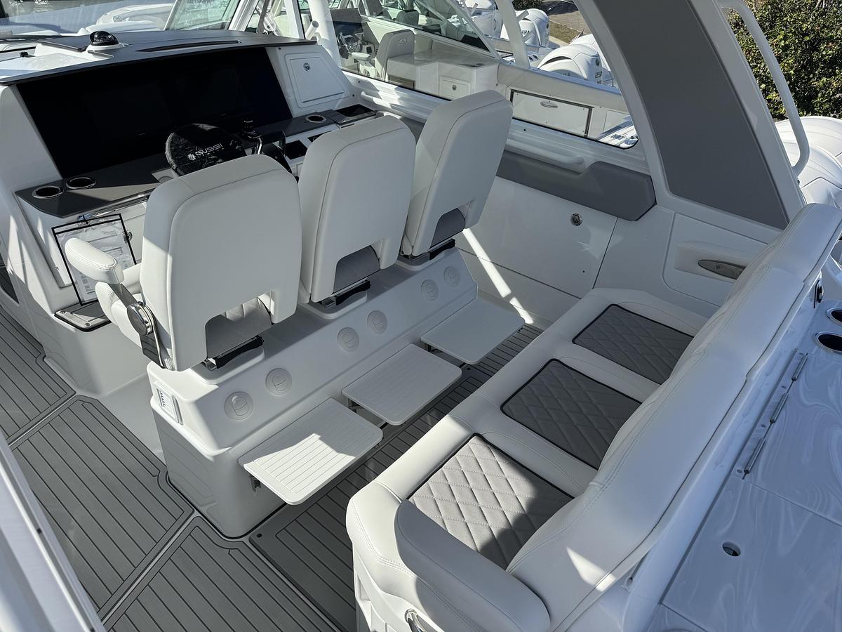 2026 Everglades 367CX