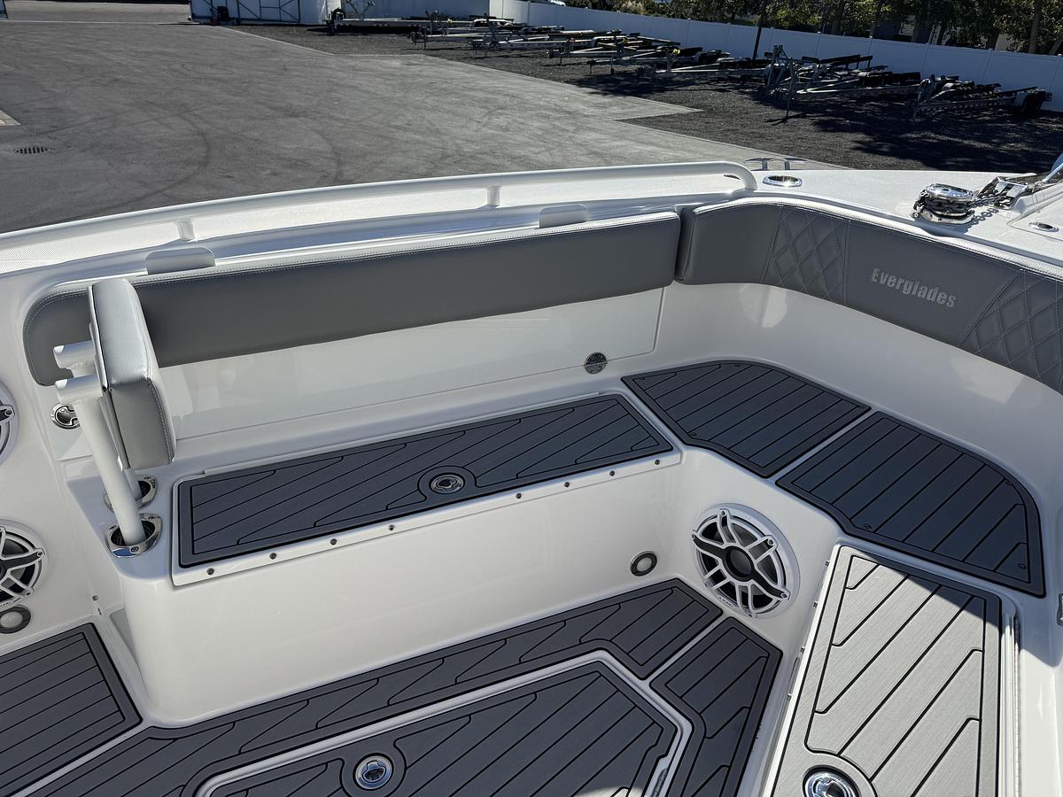 Used 2021 Everglades 295 Center Console
