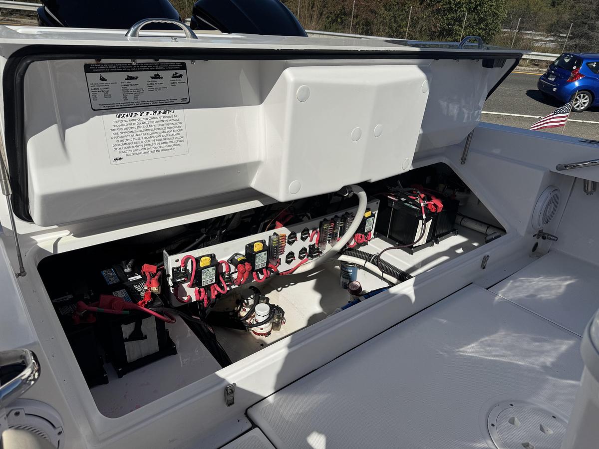 Used 2019 Everglades 273 Center Console