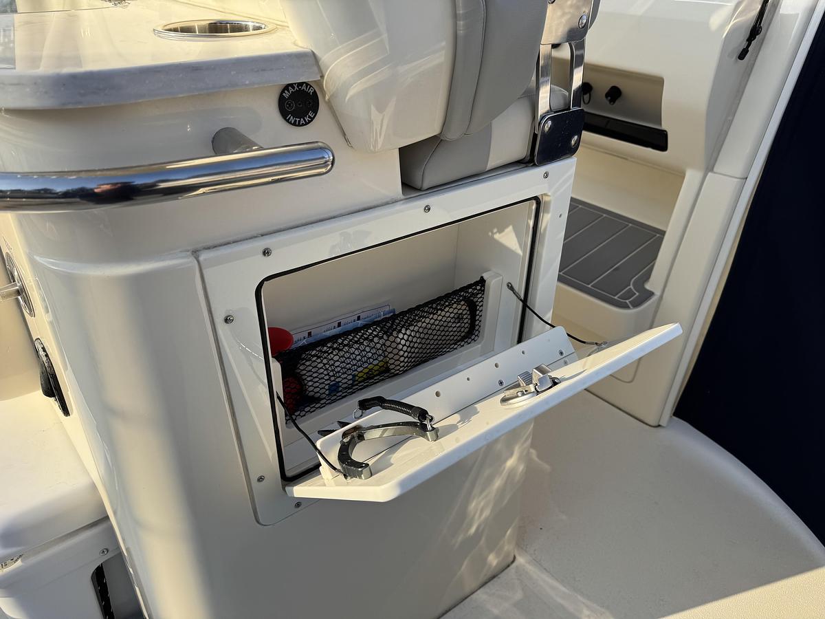 Used 2024 Scout 281 xss Carbon