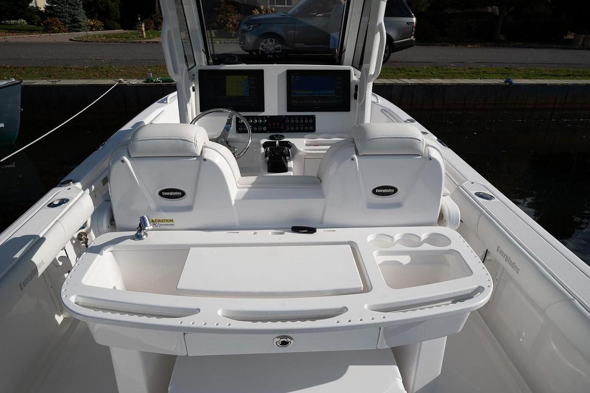 Used 2019 Everglades 295 Center Console