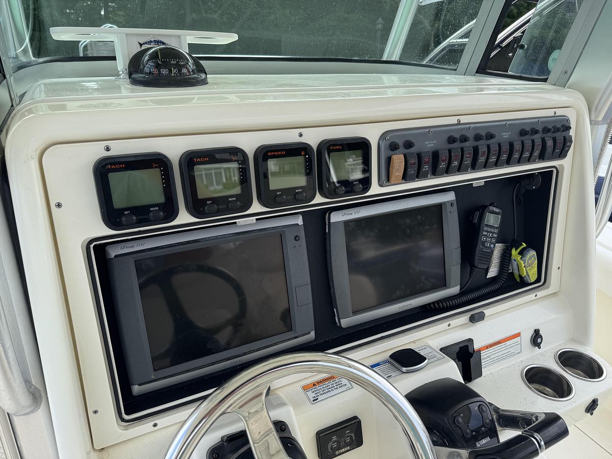 Used 2012 World Cat 320 CC