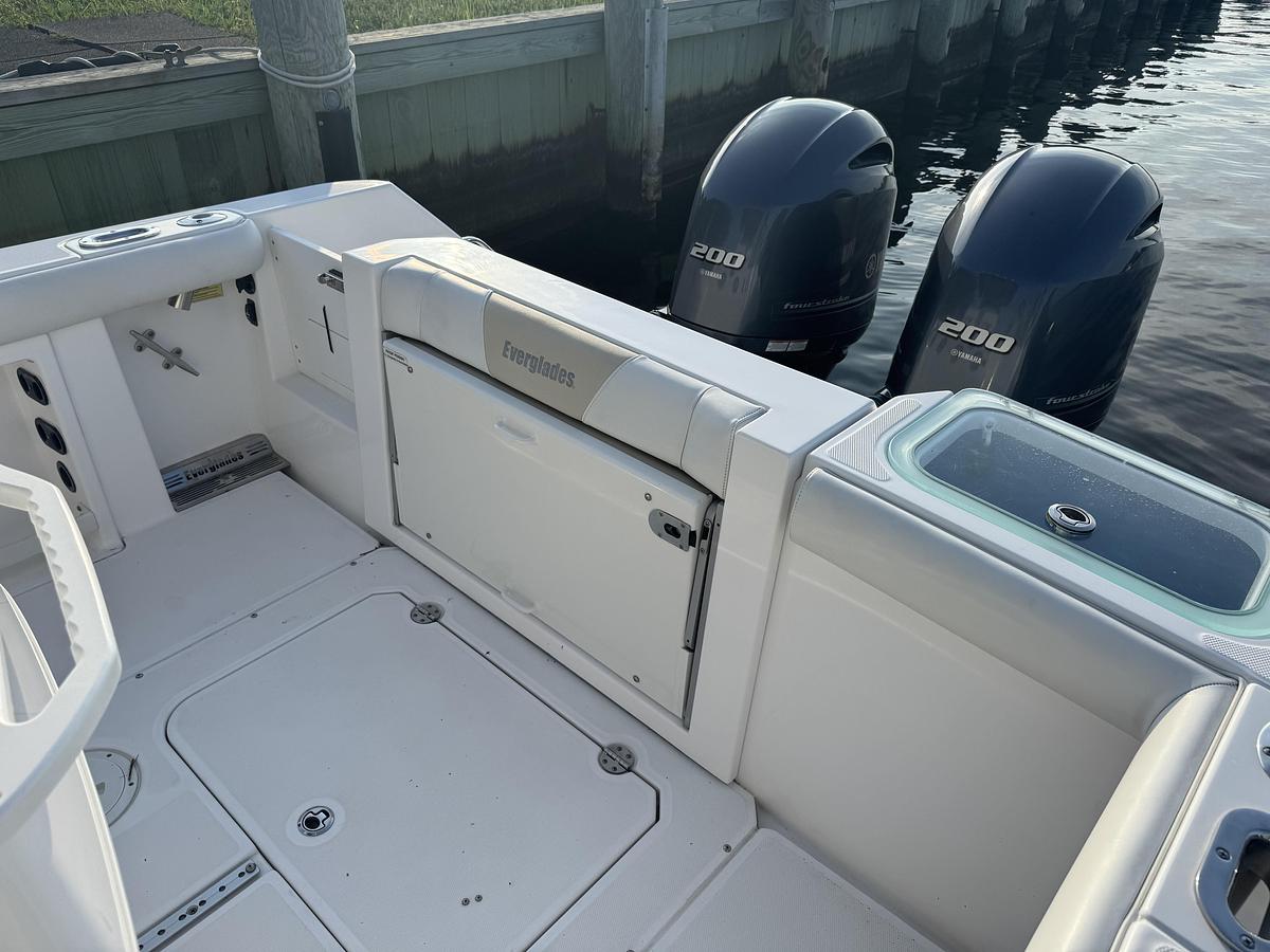 Used 2016 Everglades 255cc