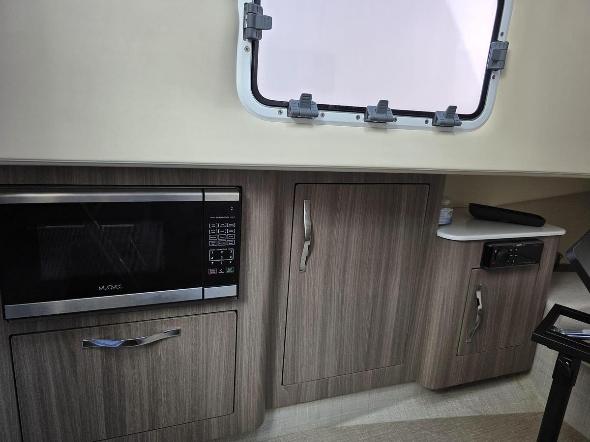 Used 2020 Regal 330SAV