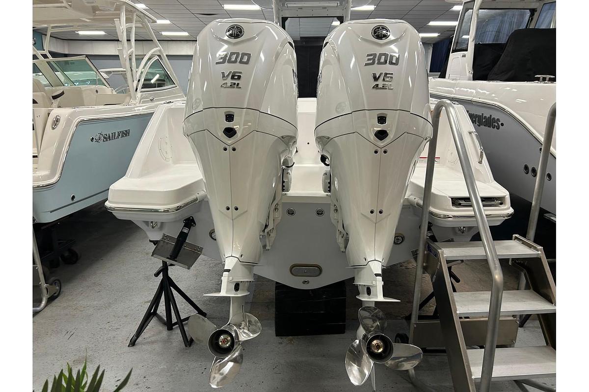 2024 Everglades 285 Center Console
