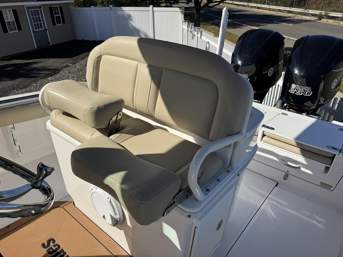 Used 2019 Everglades 273 Center Console