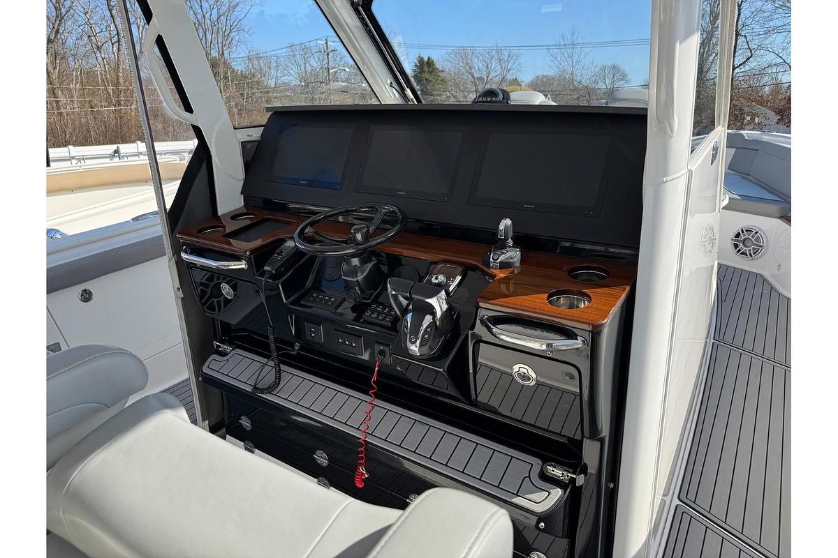 Used 2022 Everglades 395cc