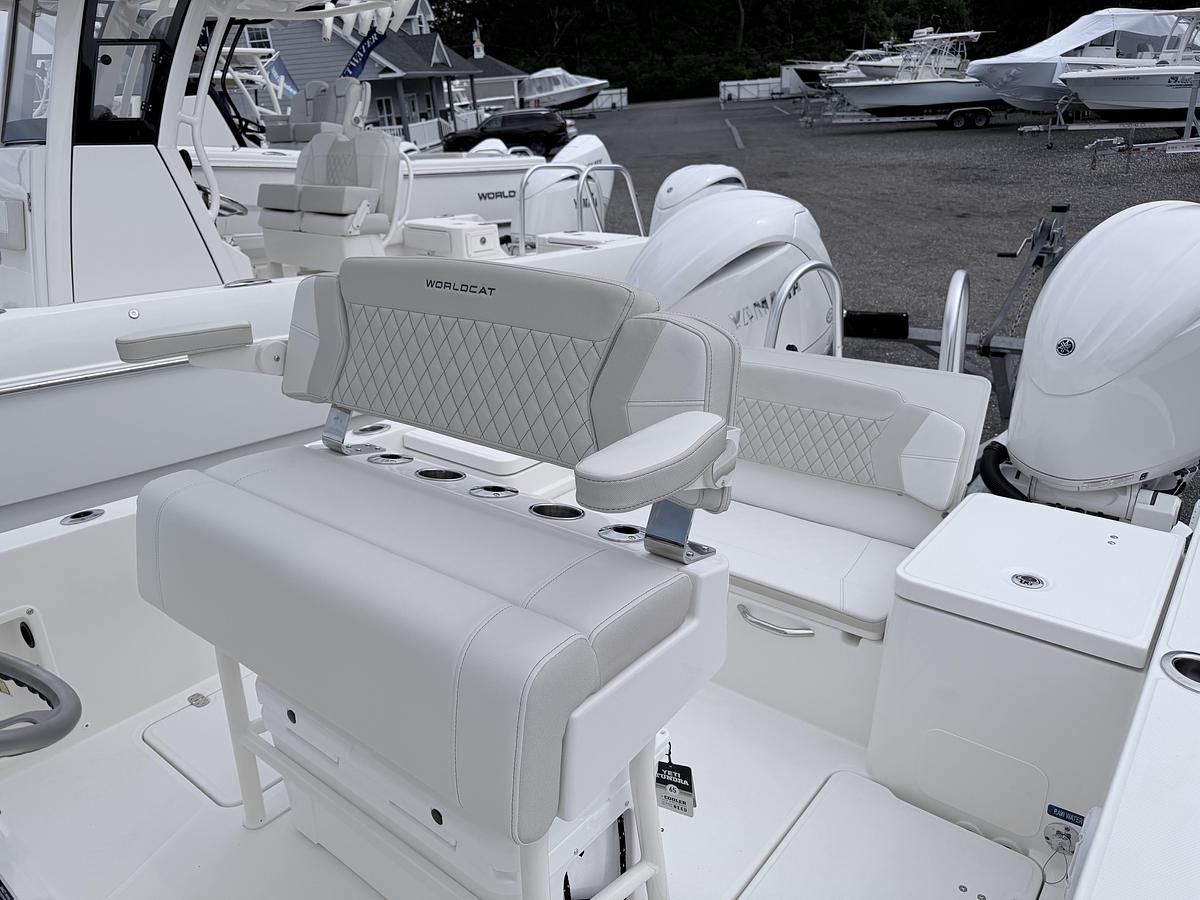 2027 World Cat 235HB