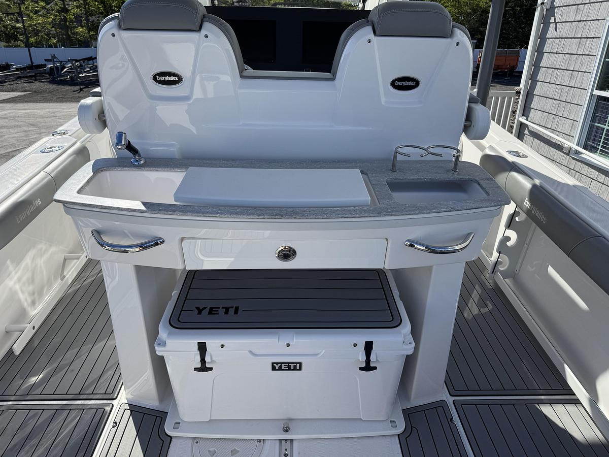 Used 2021 Everglades 295 Center Console