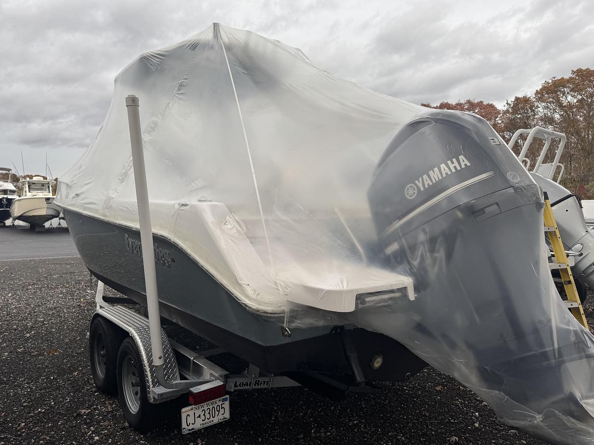 Used 2017 Everglades 230 Center Console