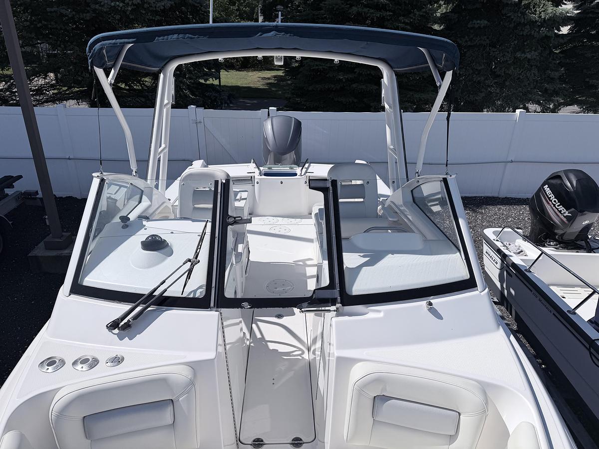 Used 2014 Everglades 230DC