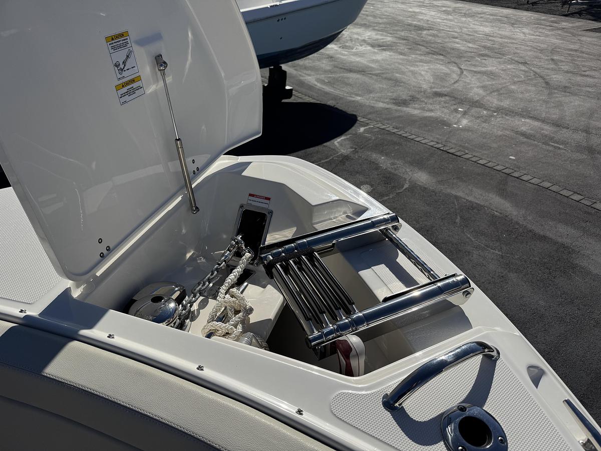 Used 2023 Boston Whaler 280 Vantage