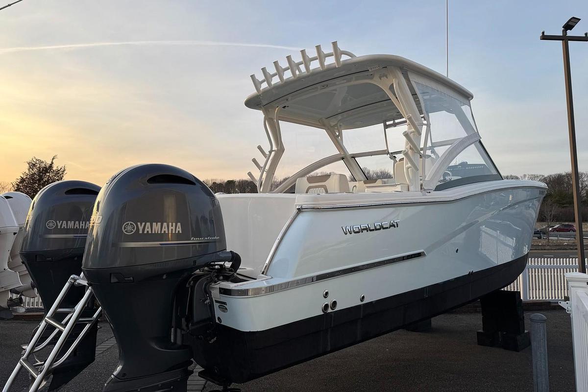 Used 2023 World Cat 280 DC-X