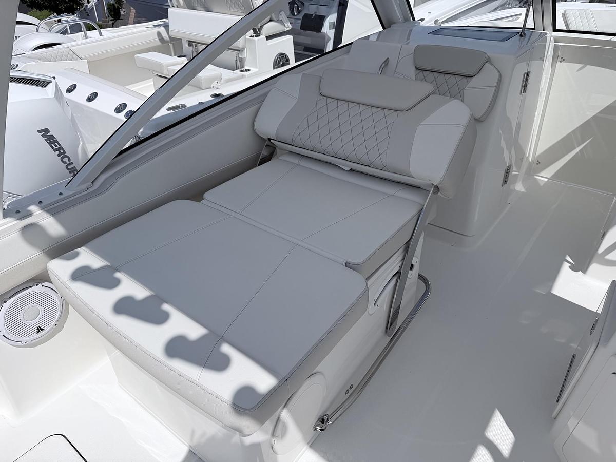 2026 World Cat 280DC-X